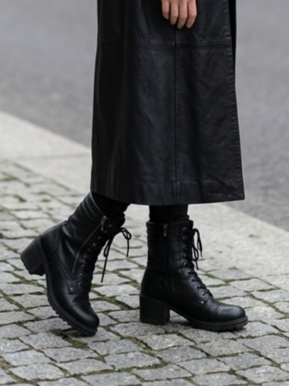 Guess Women's Black Lace-Up Combat Booties, Side Zippers, a Captoe, Lug Sole 9.5